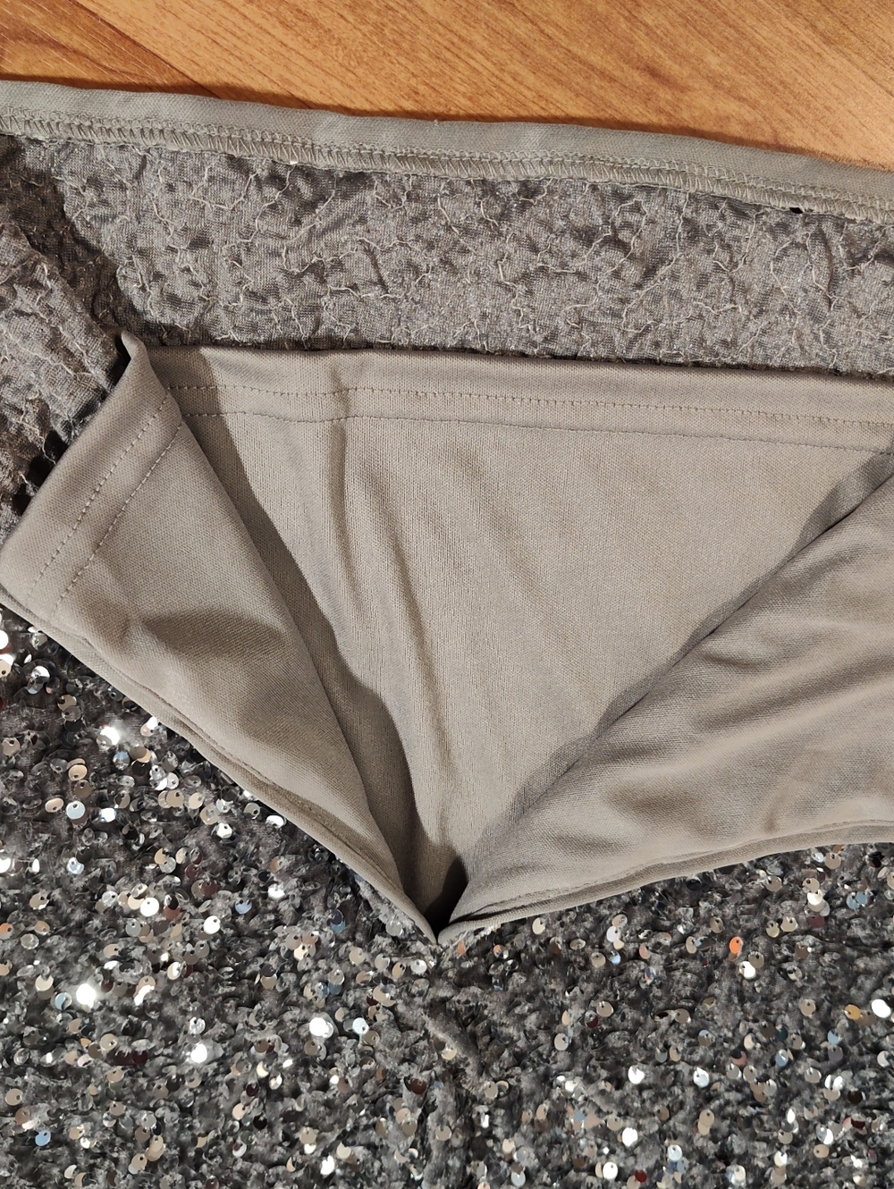 NWOT Ultra Stretchy & OH SO COMFY Sequin Pencil Skirt - Silver Sparkle - Picture 3 of 9